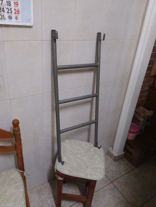 Escalera hierro
ALTO: 90 CM
ANCHO: 37 CM

