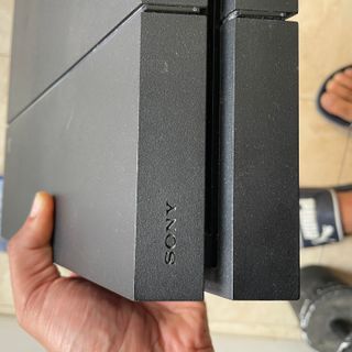 PlayStation 4 (PS4) + Mando Original + Auriculares