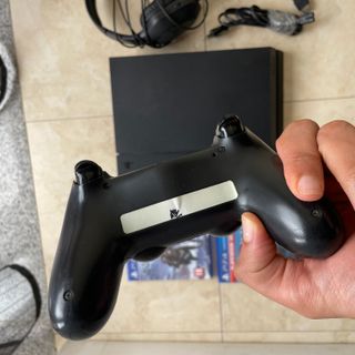 PlayStation 4 (PS4) + Mando Original + Auriculares
