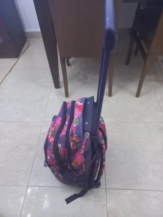 Mochila Smileyworld con ruedas y estampado floral
