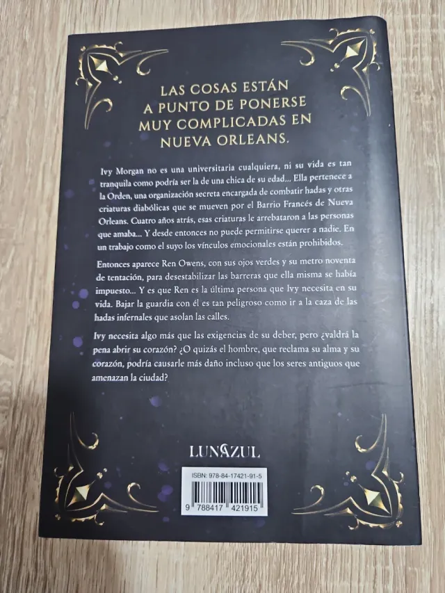 Cazadora de hadas (Wicked Trilogy) (Spanish Edi...