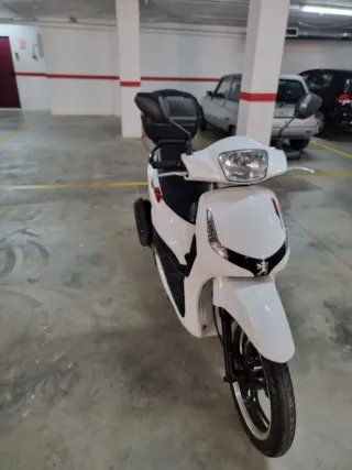 Peugeot 125cc Moto Scooter Blanca