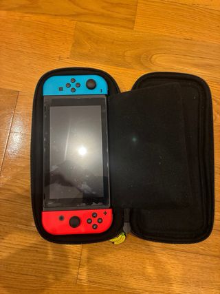 Nintendo Switch Azul y Rojo Casi Nueva