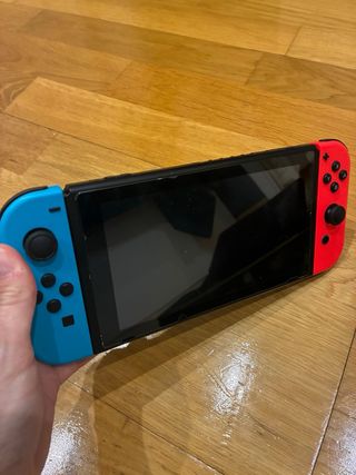 Nintendo Switch Azul y Rojo Casi Nueva