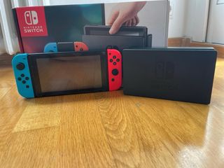 Nintendo Switch Azul y Rojo Casi Nueva