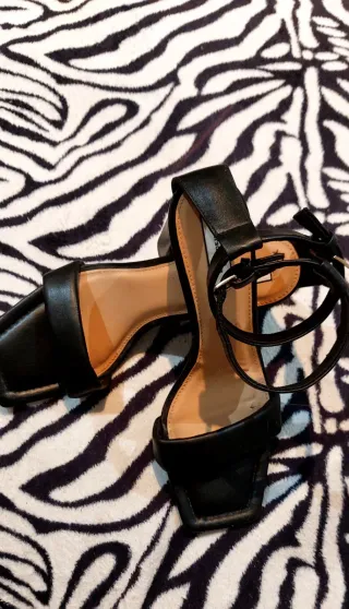 Sandalias Stradivarius Negras Talla 38