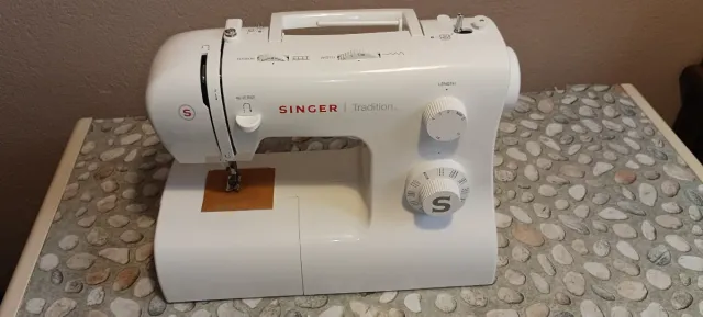 Macchina da cucire Singer Tradition 2282