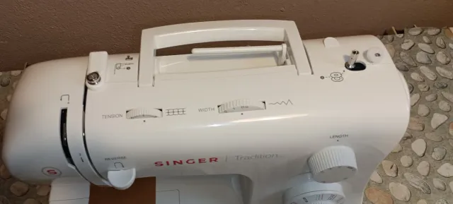 Macchina da cucire Singer Tradition 2282