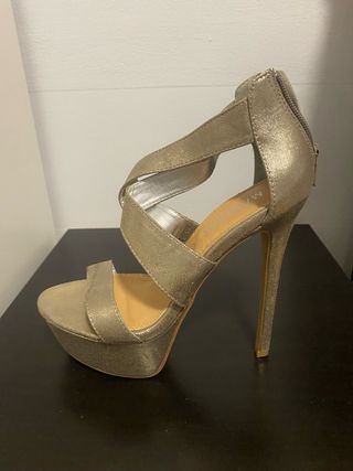 Sandalias de tacón doradas