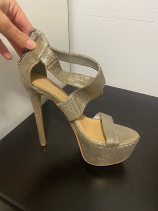 Sandalias de tacón doradas