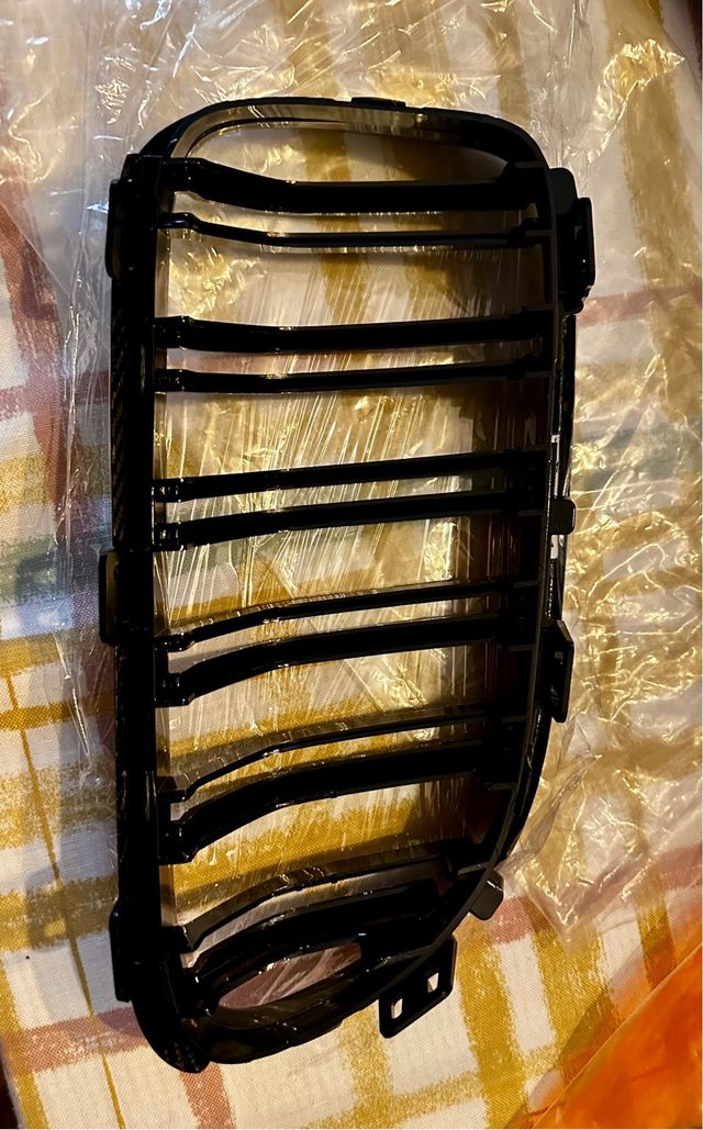 Rejillas BMW E90 E92 E93 M3 328I 335I (07-11)