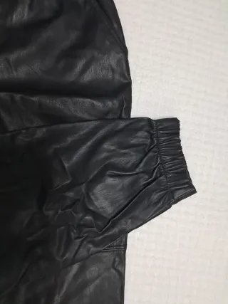 Pantalón polipiel negro
