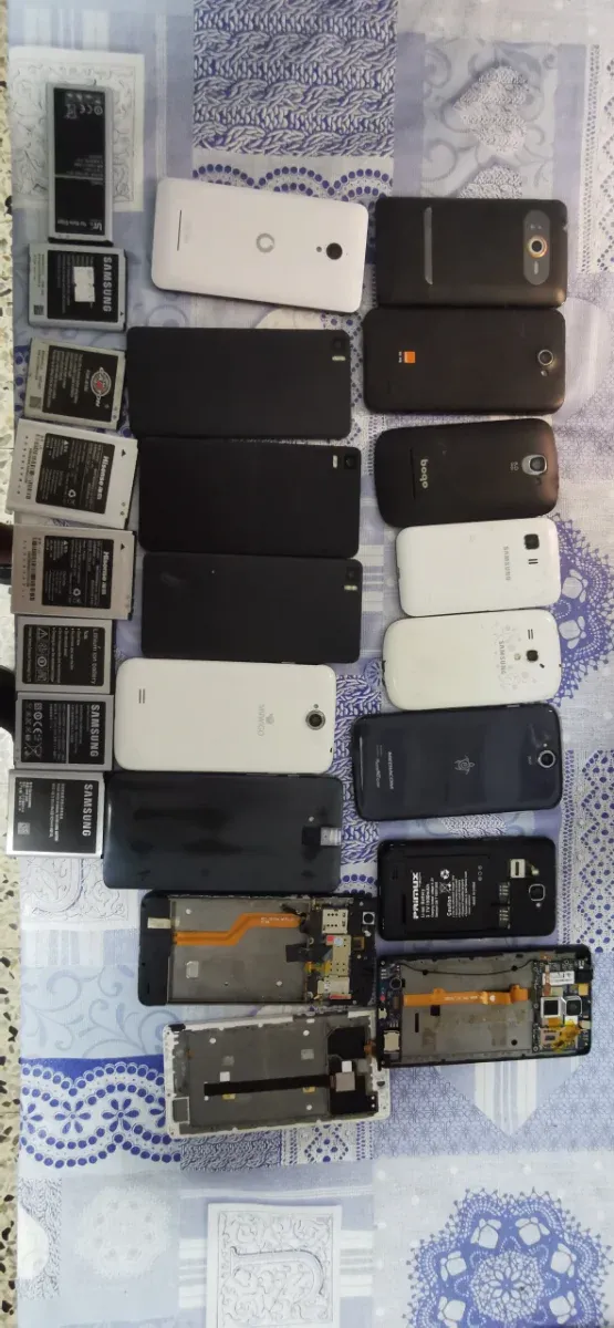 Telefoni cellulari vari - Per la riparazione, parti di ricambio