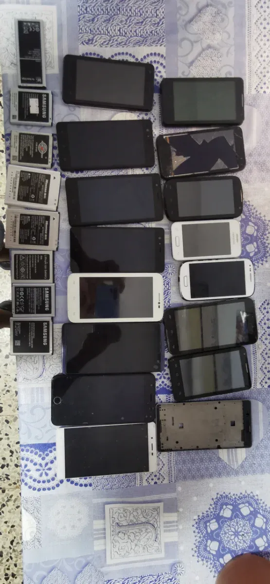 Telefoni cellulari vari - Per la riparazione, parti di ricambio