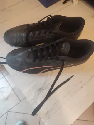 Scarpe da calcio Puma nere numero 46