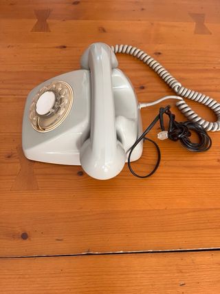 Teléfono antiguo gris