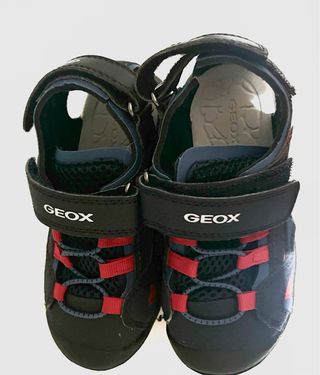 Sandalias Geox niño azul y rojo  NÚMERO 26