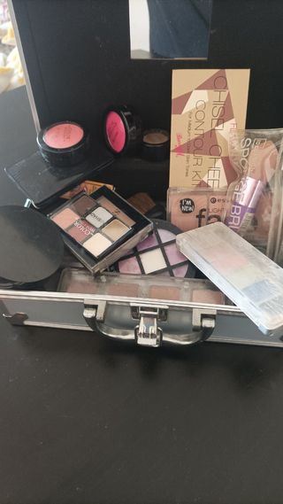 Maletín de maquillaje con espejo