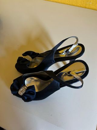 Zapatos tacón azul con detalle plateado talla 38