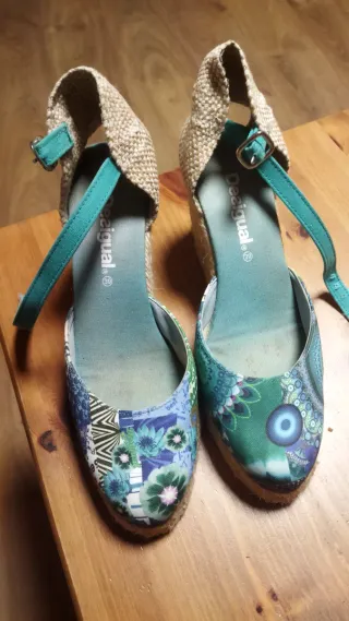 Cuñas Desigual.  Talla 39