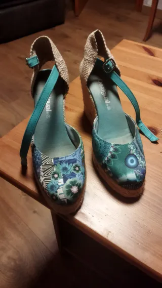 Cuñas Desigual.  Talla 39