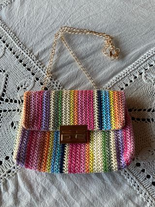 Bolso de mano multicolor con cadena