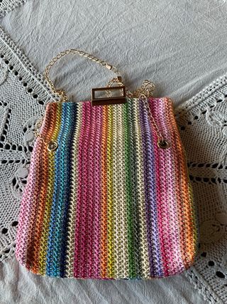 Bolso de mano multicolor con cadena