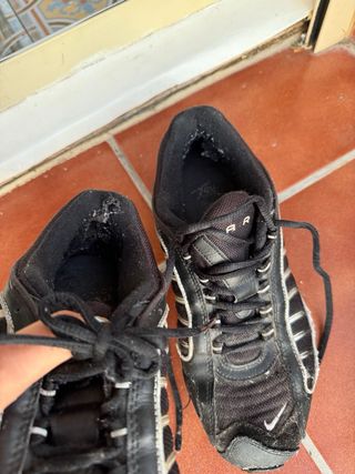 Zapatillas Nike Negras y Plateadas