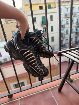 Zapatillas Nike Negras y Plateadas