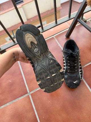 Zapatillas Nike Negras y Plateadas