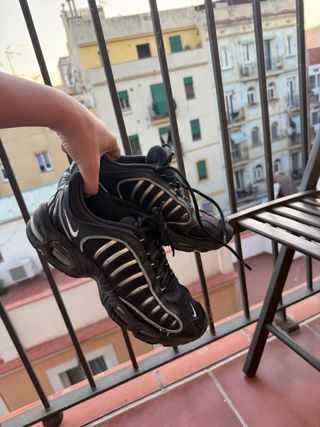 Zapatillas Nike Negras y Plateadas