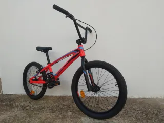Bicicleta BMX Race.