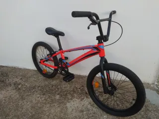 Bicicleta BMX Race.