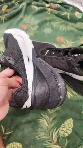 Zapatillas Nike Hombre negro y Blanco