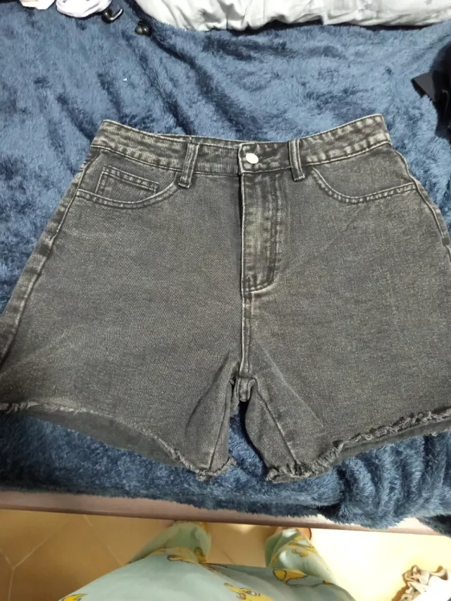 Shorts vaqueros negros desgastados