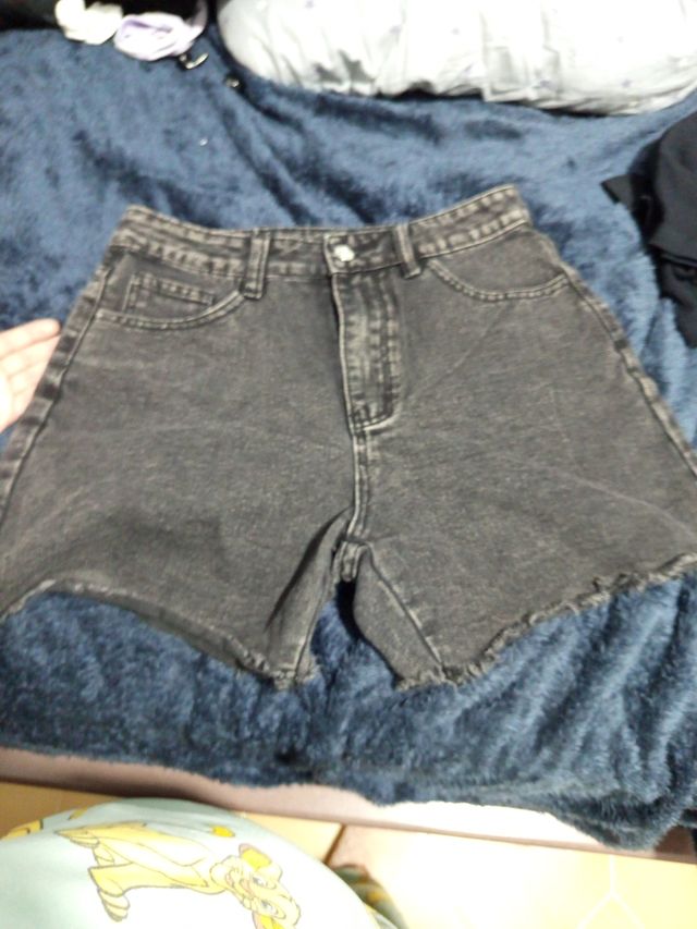 Shorts vaqueros negros desgastados