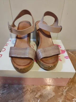 Sandalias Beige y Doradas