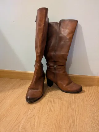 Botas altas de cuero marrón