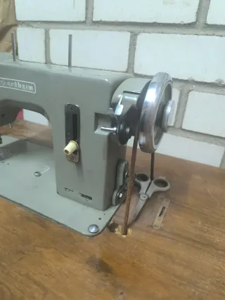 Máquina de coser Wertheim antigua manual