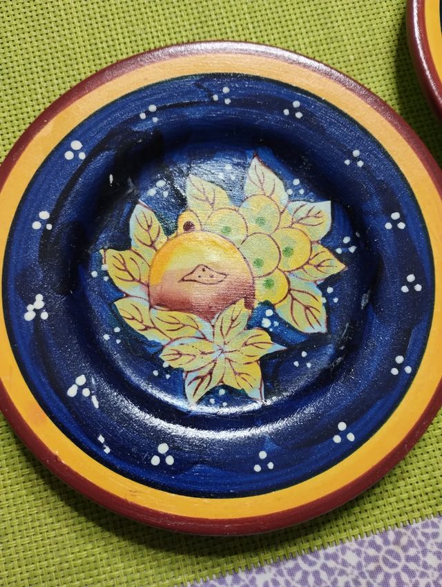 Due Piattini Ceramica dipinti a mano da parete