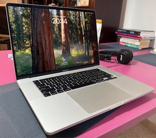 MacBook Pro 16” con 1Tb SSD y 32GB RAM (2020)