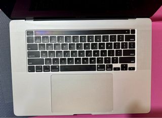 MacBook Pro 16” con 1Tb SSD y 32GB RAM (2020)