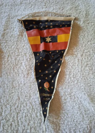 Banderín con estrellas y granada 1959