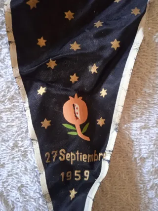 Banderín con estrellas y granada 1959