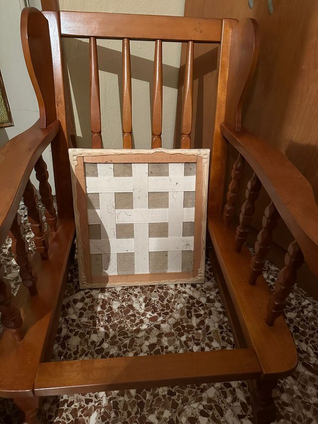 Coppia poltrone in legno con cuscini buono stato