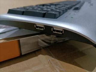 Caja micro ATX + Fuente + Teclado