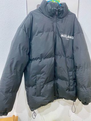 Chaqueta Milano acolchada negra, dos puestas.