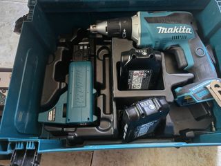 Avvitatore Makita completo