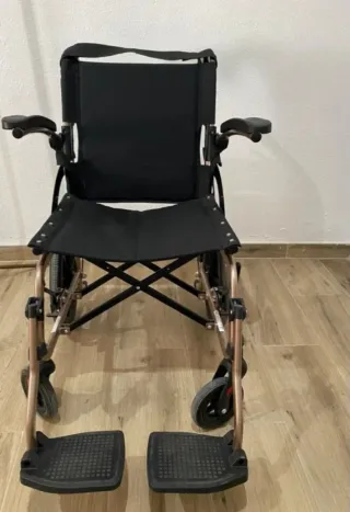 Silla de ruedas ligera, casi nueva