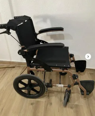 Silla de ruedas ligera, casi nueva